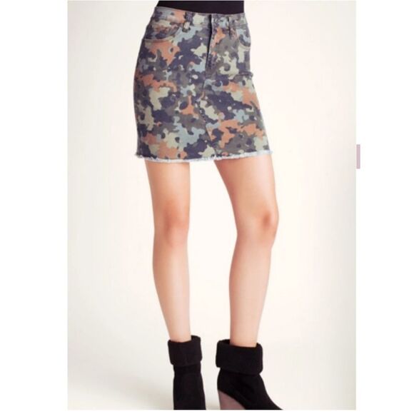 Kensie camouflage mini Skirt size 4/27 - Picture 1 of 6